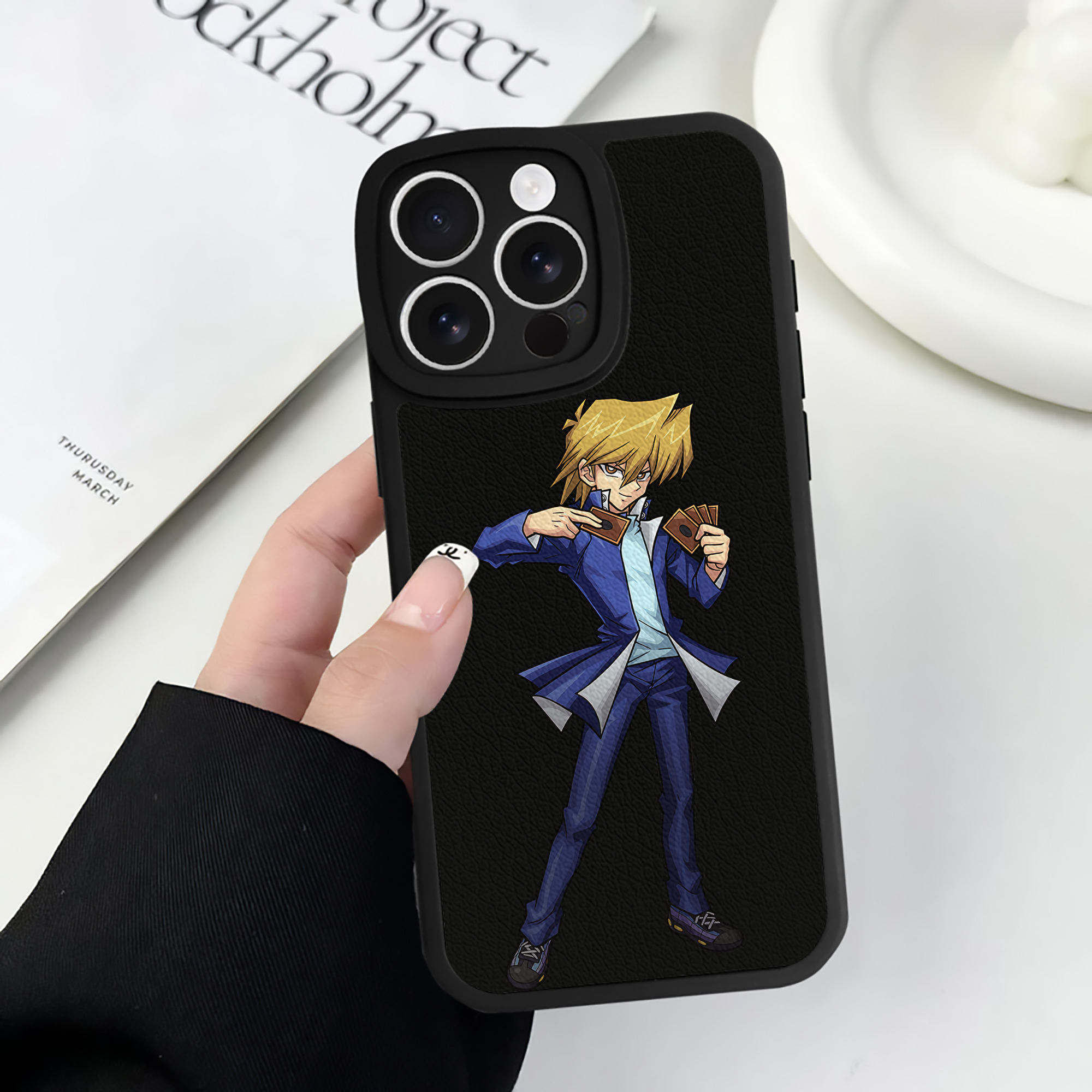 遊☆戯☆王 Yu-Gi-Oh! 【iPhone 16シリーズ対応】シリコンスマホケース（レザー調） 材質：シリコン